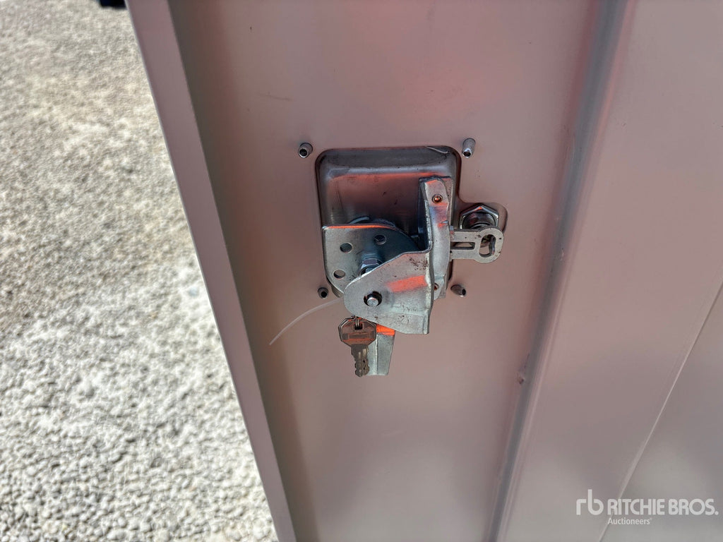 Contentor de 10 Pés com Porta Simples e Janela Isolada - Ideal para Armazenamento Seguro e Confortável