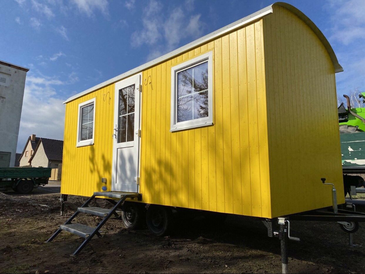 Casa pequena móvel 4 estações – 6 x 2,4 m – Estrutura em aço e madeira – Acabamento completo