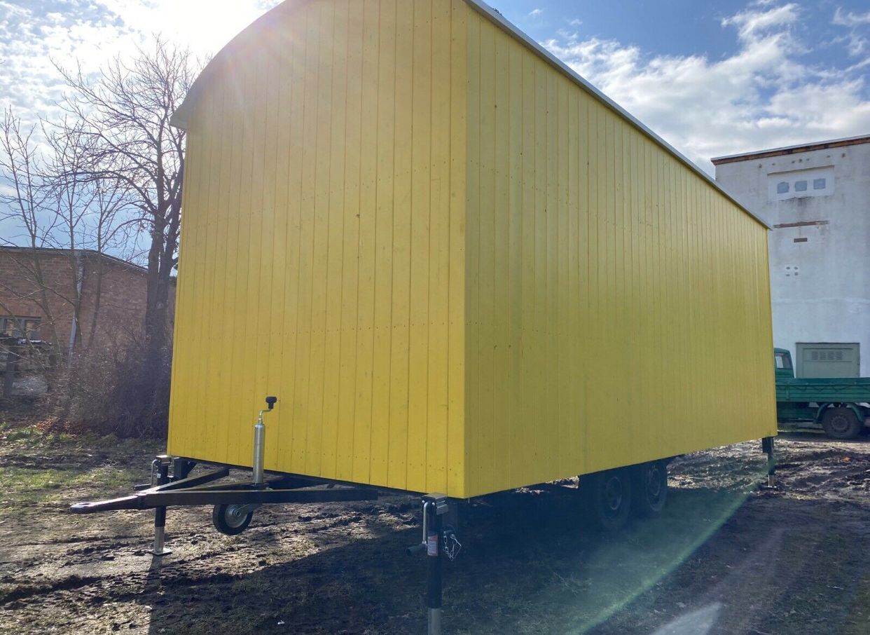 Casa pequena móvel 4 estações – 6 x 2,4 m – Estrutura em aço e madeira – Acabamento completo