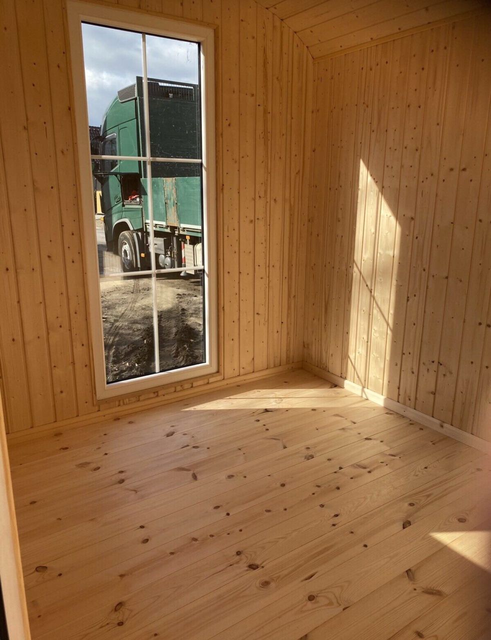 Casa pequena móvel 4 estações – 6 x 2,4 m – Estrutura em aço e madeira – Acabamento completo