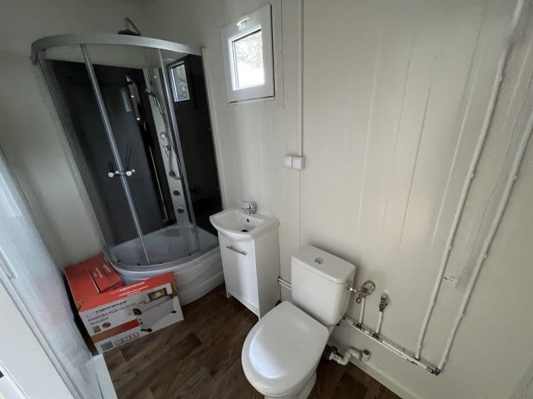 Casa Móvel 20 Pés x 8 Pés - Totalmente Acabada, Interior e Exterior em Madeira Tratada, Pronta a Usar