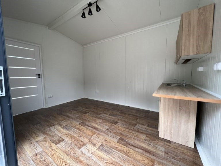 Casa Móvel 20 Pés x 8 Pés - Totalmente Acabada, Interior e Exterior em Madeira Tratada, Pronta a Usar
