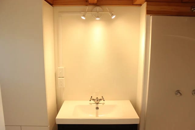 Tiny House com 6 x 2 metros sobre rodas, usada, mobilada e pronta a ser entregue