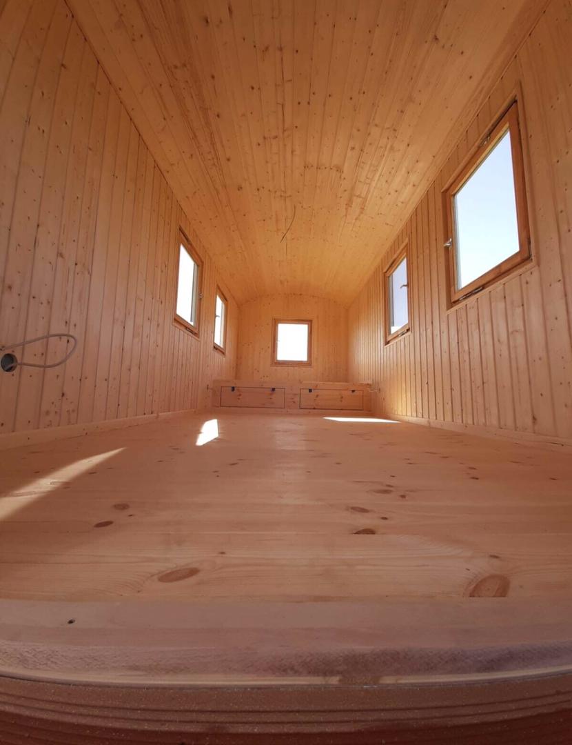 Unidade móvel de 4 estações em reboque – 30 x 10 pés com toldo integrado