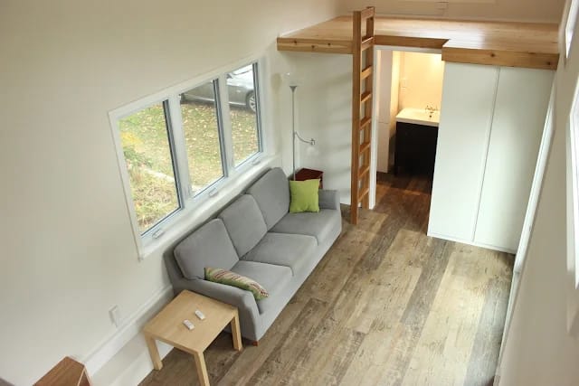 Tiny House com 6 x 2 metros sobre rodas, usada, mobilada e pronta a ser entregue