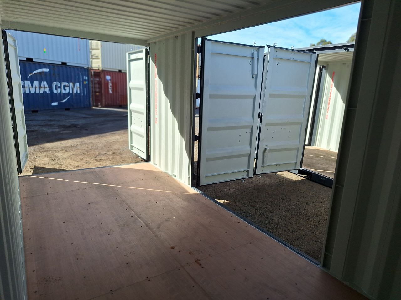 Contentor de 20 Pés com Abertura Lateral Padrão - Solução de Armazenamento Conveniente e Flexível
