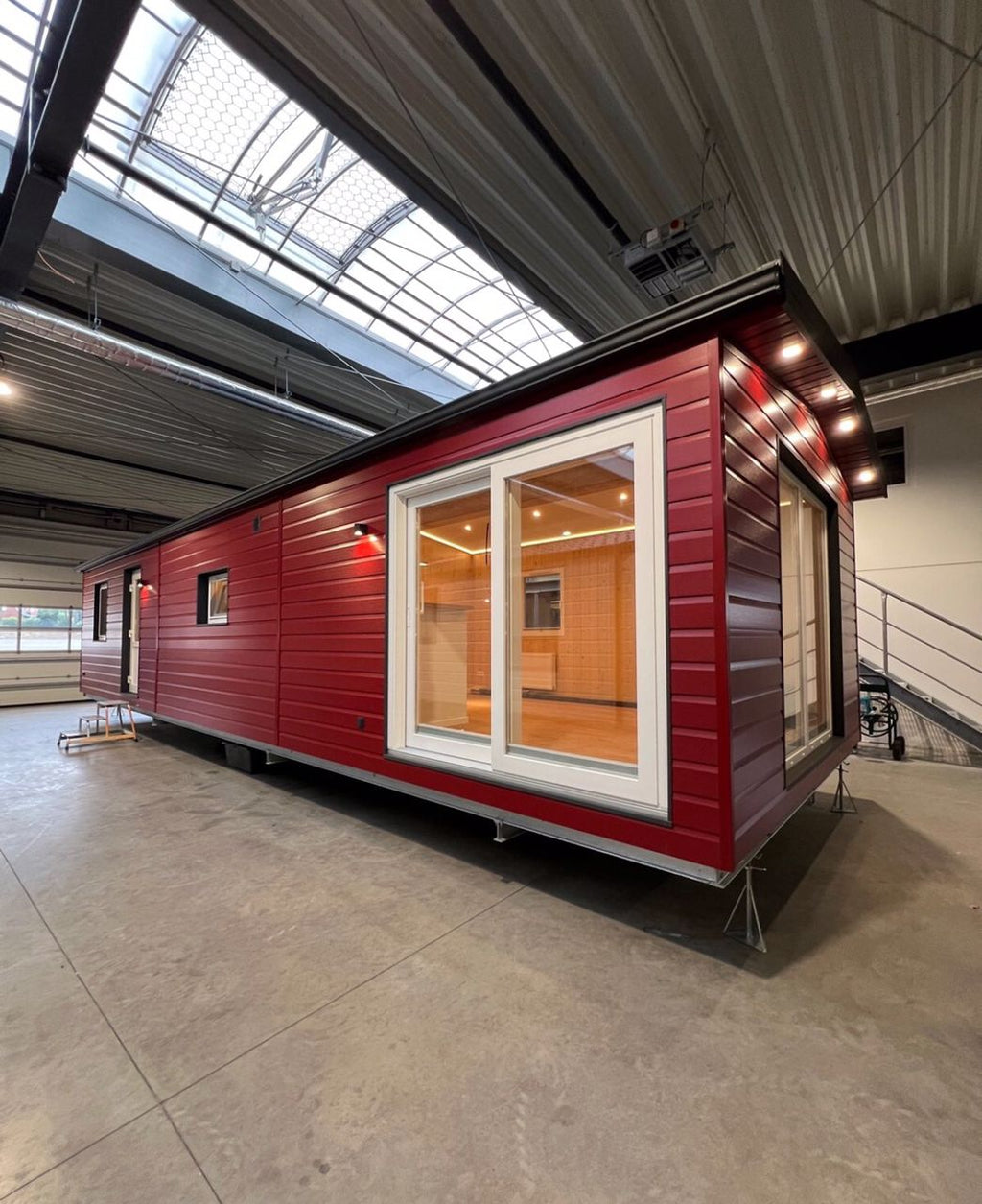 Casa Móvel T1 4 Estações – 40 x 10 pés – Acabamento Premium – Ano 2025 cor vermelha