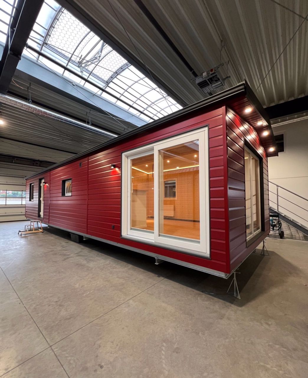 Casa Móvel T1 4 Estações – 40 x 10 pés – Acabamento Premium – Ano 2025 cor vermelha