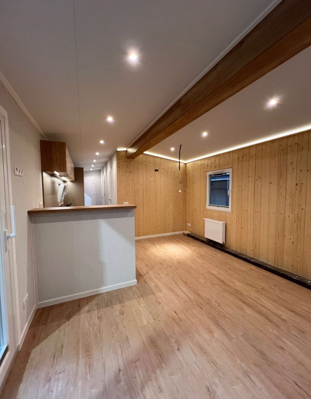 Casa Móvel T1 4 Estações – 40 x 10 pés – Acabamento Premium – Ano 2025 cor vermelha