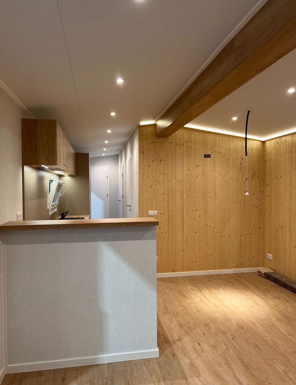 Casa Móvel T1 4 Estações – 40 x 10 pés – Acabamento Premium – Ano 2025 cor vermelha
