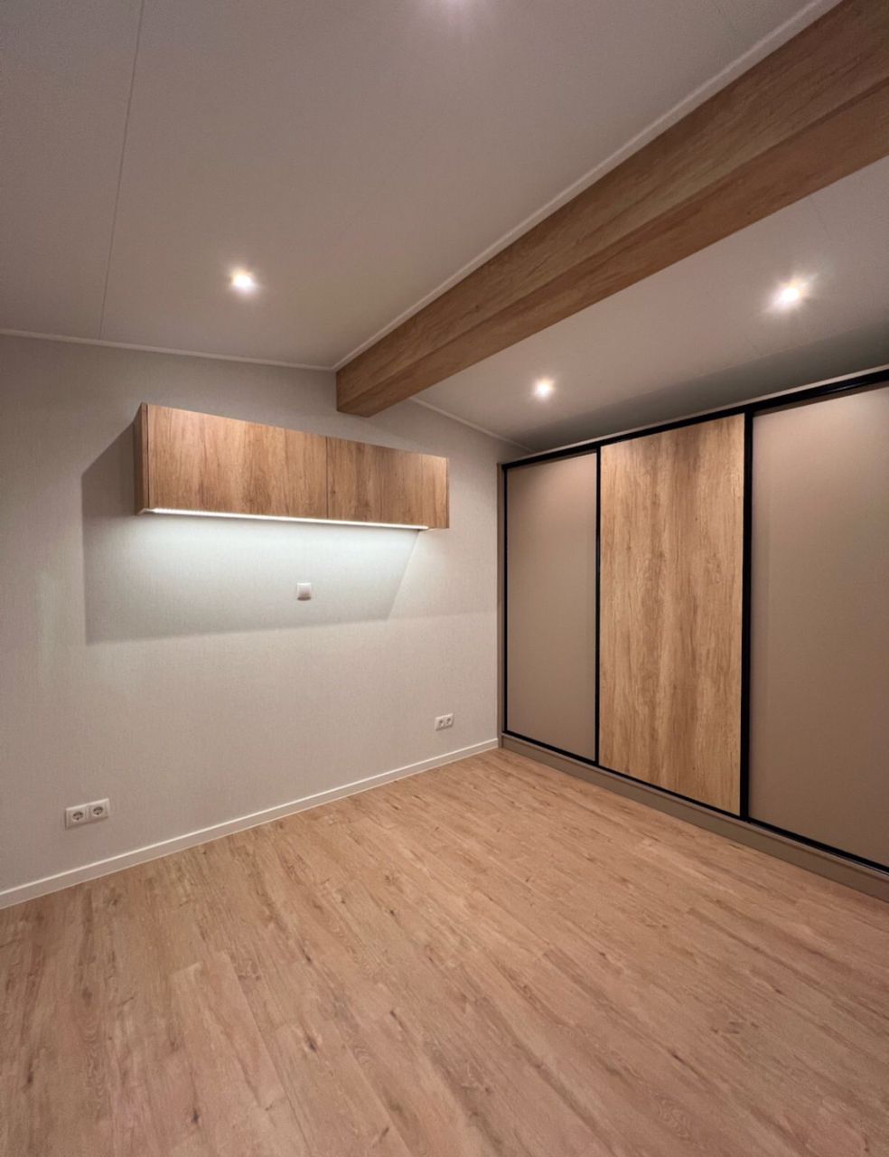 Casa Móvel T1 4 Estações – 40 x 10 pés – Acabamento Premium – Ano 2025 cor vermelha