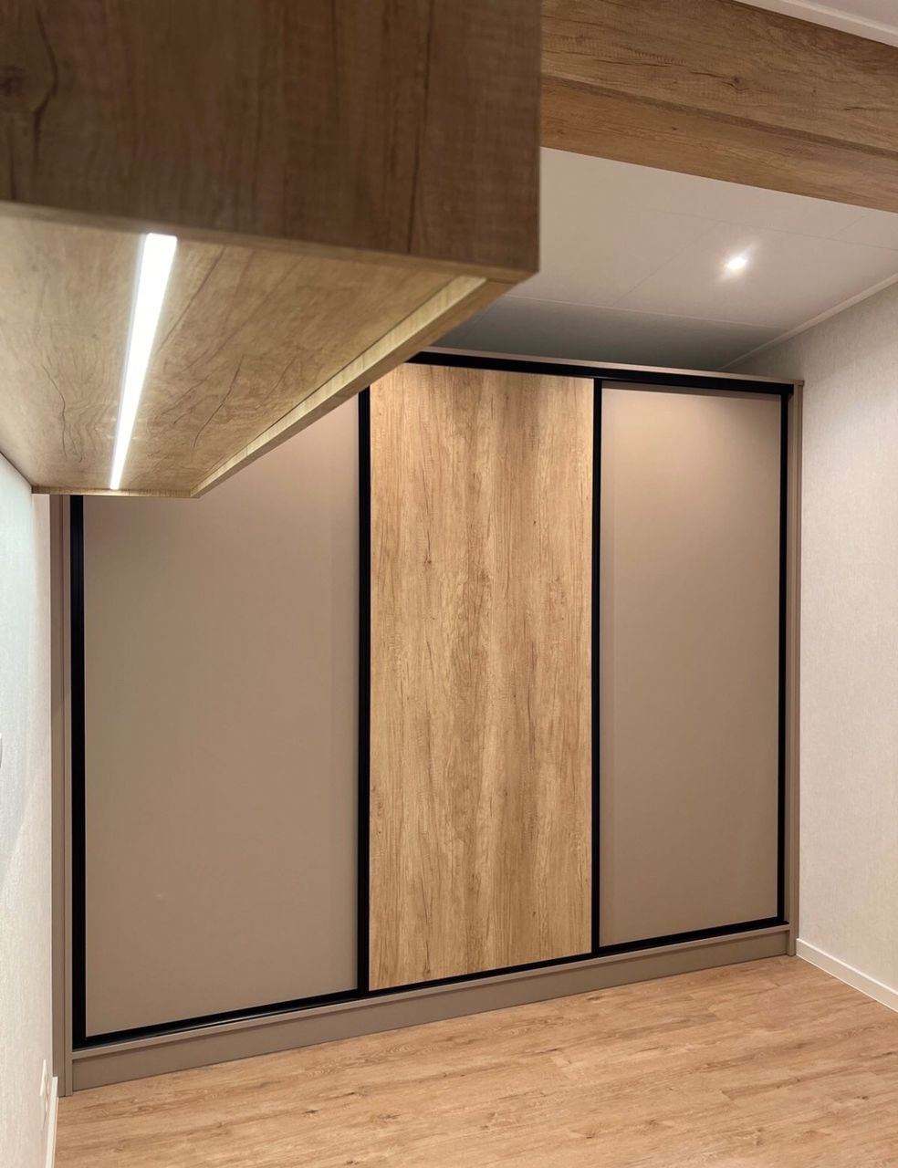 Casa Móvel T1 4 Estações – 40 x 10 pés – Acabamento Premium – Ano 2025 cor vermelha