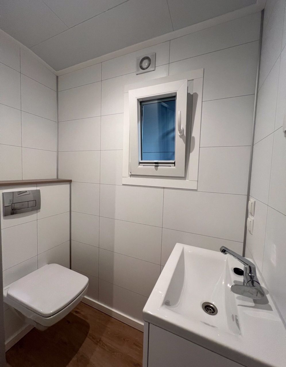 Casa Móvel T1 4 Estações – 40 x 10 pés – Acabamento Premium – Ano 2025 cor vermelha