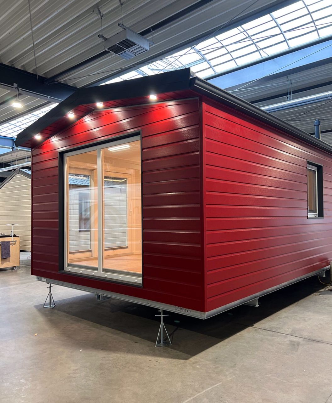 Casa Móvel T1 4 Estações – 40 x 10 pés – Acabamento Premium – Ano 2025 cor vermelha