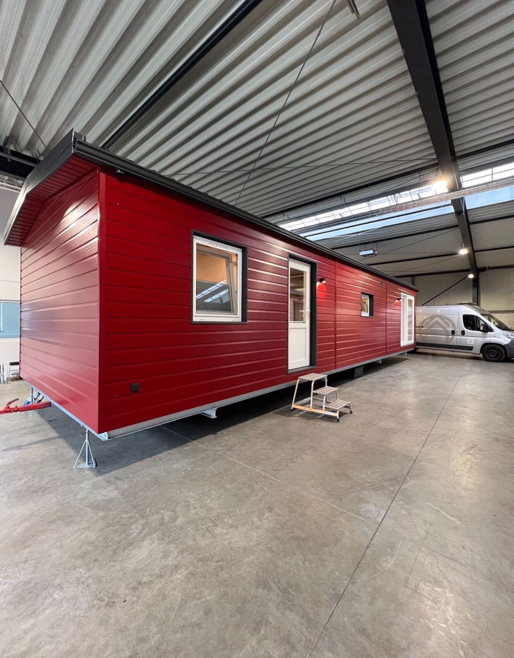 Casa Móvel T1 4 Estações – 40 x 10 pés – Acabamento Premium – Ano 2025 cor vermelha