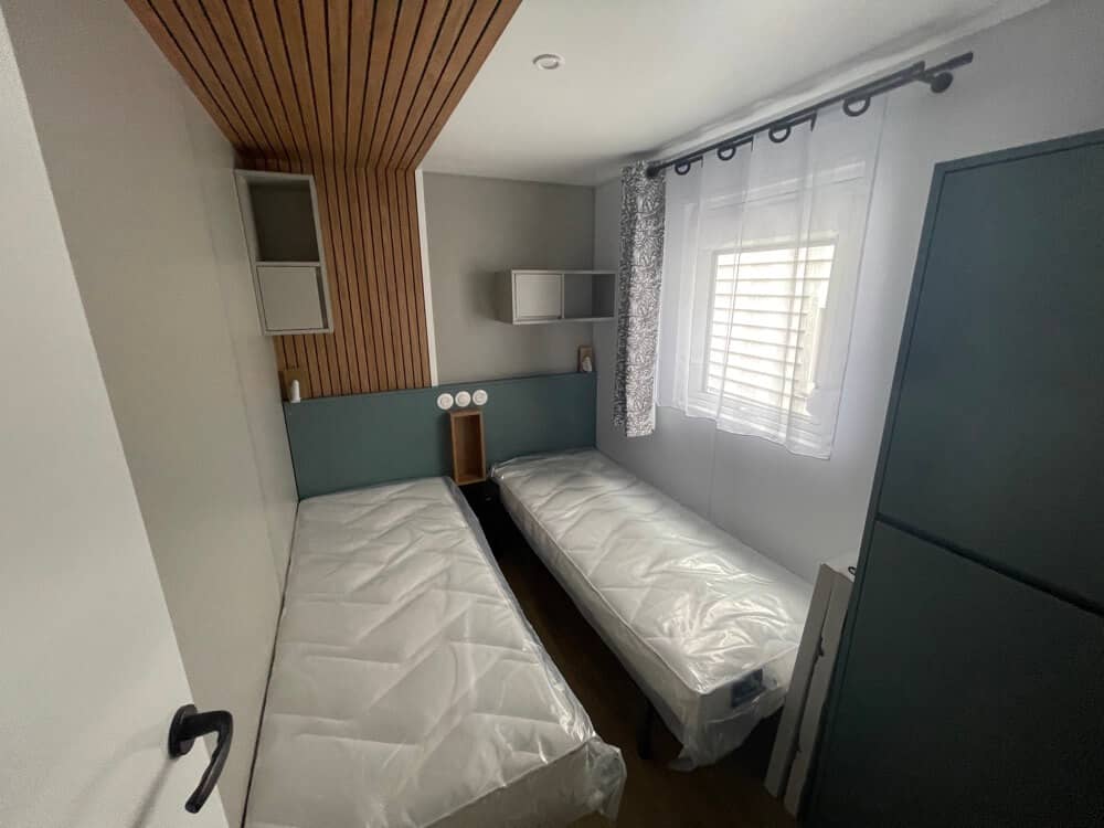 Reboque de casa móvel, 40 pés x 8, tipo T2, revestida a madeira, totalmente acabada e mobilada