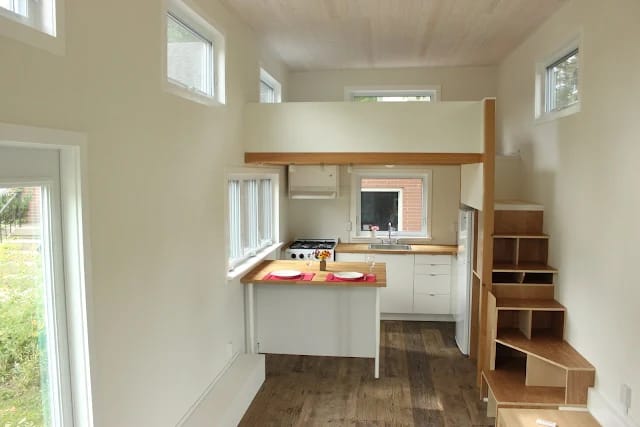 Tiny House com 6 x 2 metros sobre rodas, usada, mobilada e pronta a ser entregue