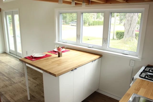 Tiny House com 6 x 2 metros sobre rodas, usada, mobilada e pronta a ser entregue
