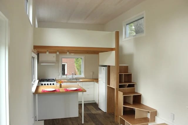 Tiny House com 6 x 2 metros sobre rodas, usada, mobilada e pronta a ser entregue
