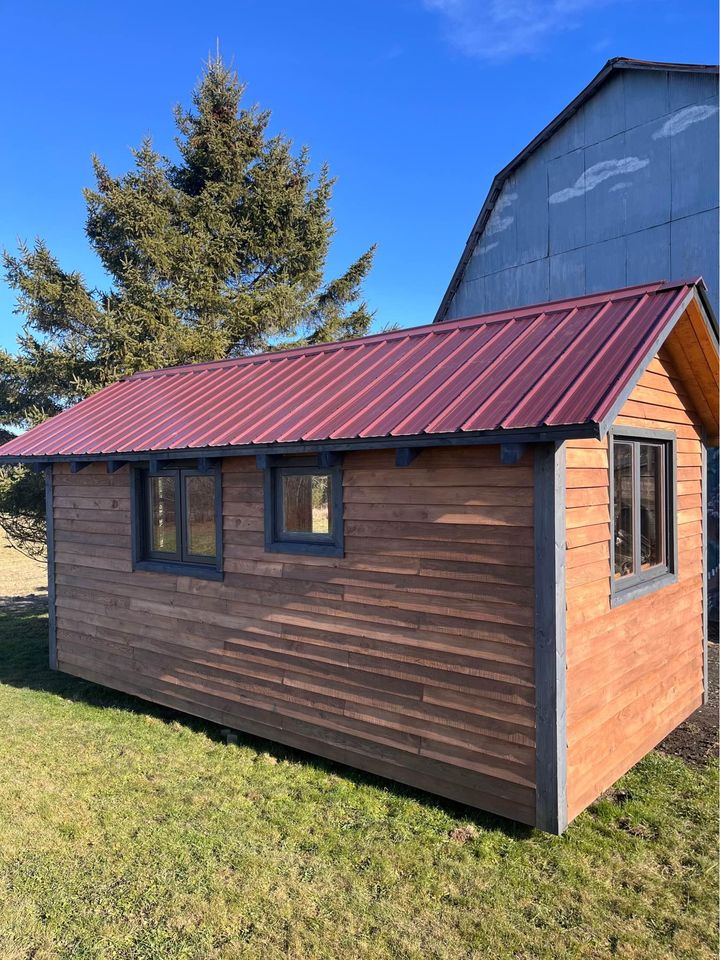 Casa móvel 20 pés x 8, revestida a madeira reciclada, telhado em aço, mobilada e confortável
