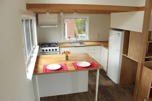 Tiny House com 6 x 2 metros sobre rodas, usada, mobilada e pronta a ser entregue
