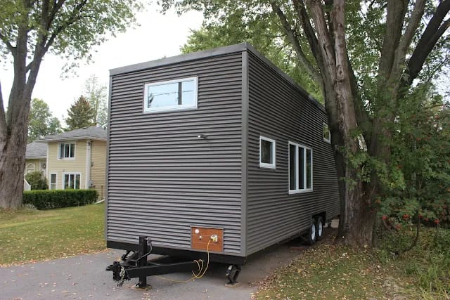 Tiny House com 6 x 2 metros sobre rodas, usada, mobilada e pronta a ser entregue