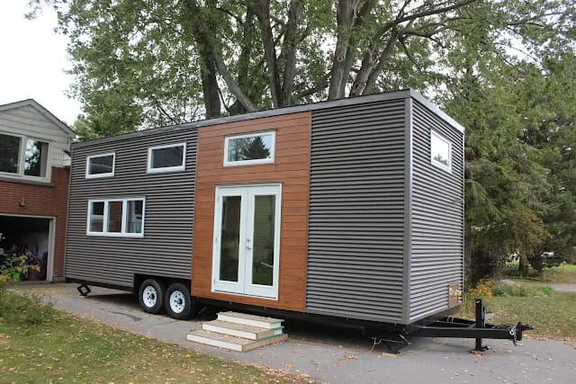 Tiny House com 6 x 2 metros sobre rodas, usada, mobilada e pronta a ser entregue
