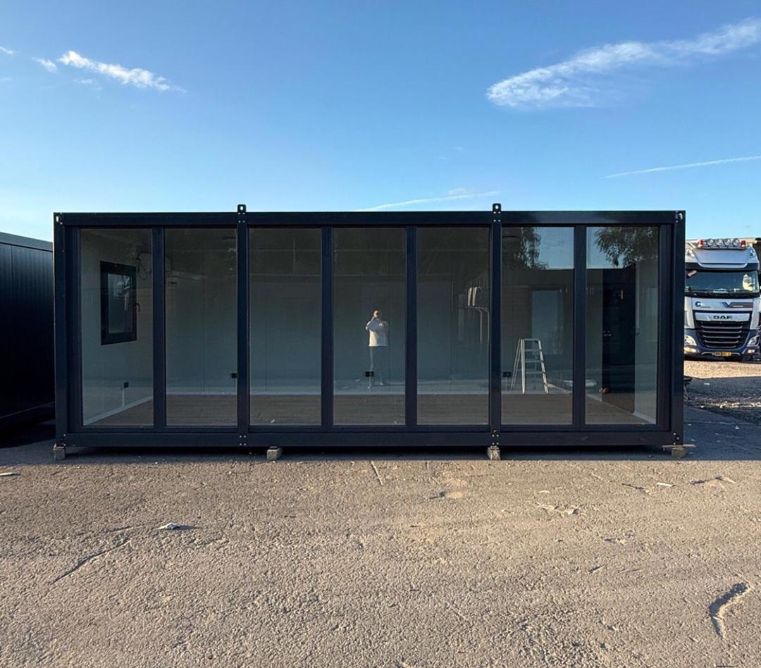 Escritório móvel climatizado – 20 x 8 pés – Acabamentos completos – Pronto a usar