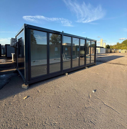 Escritório móvel climatizado – 20 x 8 pés – Acabamentos completos – Pronto a usar