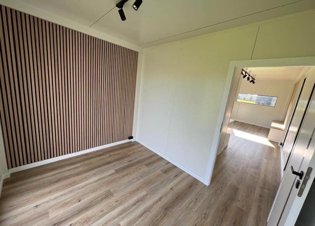 Casa móvel T2 em contentor – 40 x 10 pés – Alto padrão – 4 estações – Chave na mão